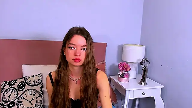 Snapshot of GraceLips chatting on 03.17.25 GraceLips online show from 03.17.25