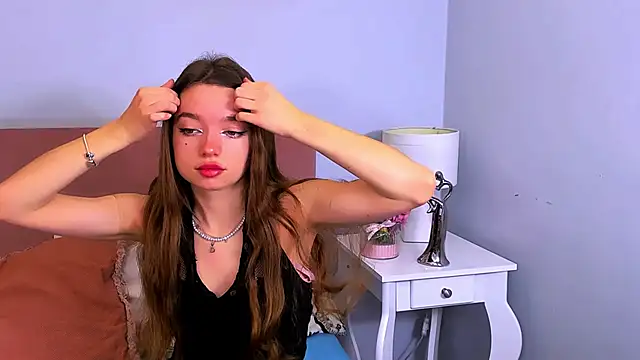 Snapshot of GraceLips chatting on 03.18.25 GraceLips online show from 03.18.25