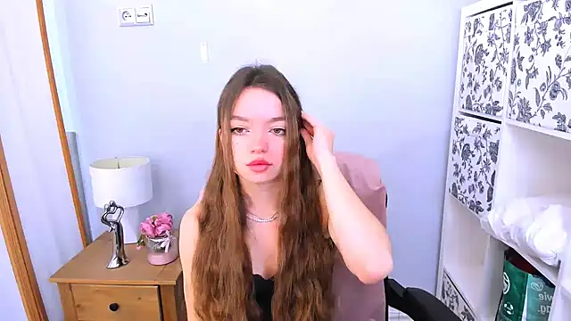 Snapshot of GraceLips chatting on 03.19.25 GraceLips online show from 03.19.25