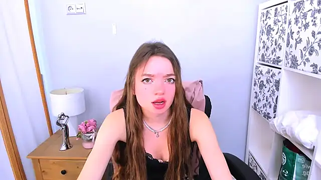 Snapshot of GraceLips chatting on 03.19.25 GraceLips online show from 03.19.25