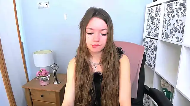 Snapshot of GraceLips chatting on 03.23.25 GraceLips online show from 03.23.25