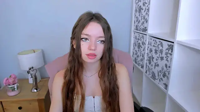 Snapshot of GraceLips chatting on 10.13.25 GraceLips online show from 10.13.25