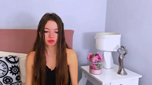 Snapshot of GraceLips chatting on 10.19.25 GraceLips online show from 10.19.25