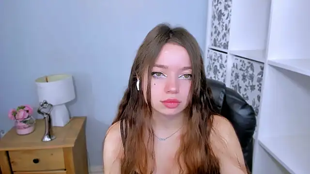 Snapshot of GraceLips chatting on 10.25.25 GraceLips online show from 10.25.25