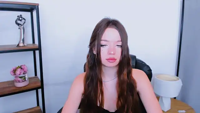 Snapshot of GraceLips chatting on 10.27.25 GraceLips online show from 10.27.25