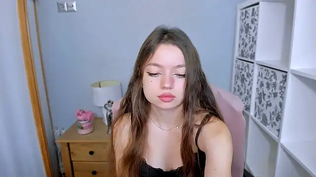 Snapshot of GraceLips chatting on 10.31.25 GraceLips online show from 10.31.25