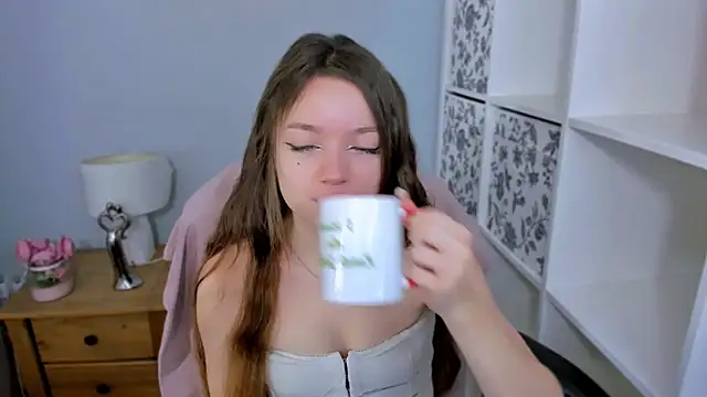 Snapshot of GraceLips chatting on 11.01.25 GraceLips online show from 11.01.25