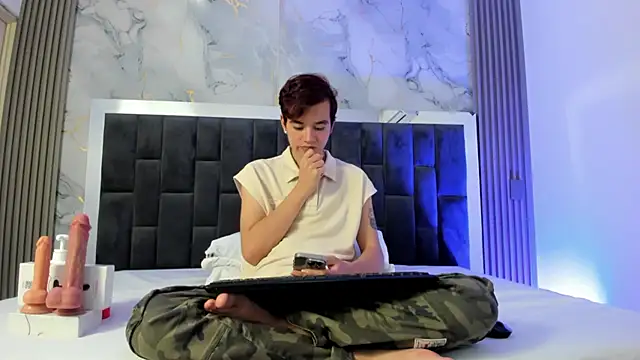 bunny maxi online show from 09.25.25