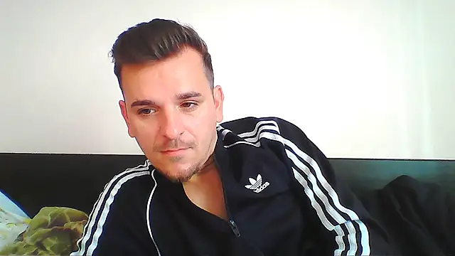 Snapshot of Huge_cock22cm chatting on 10.29.25 Huge cock22cm online show from 10.29.25