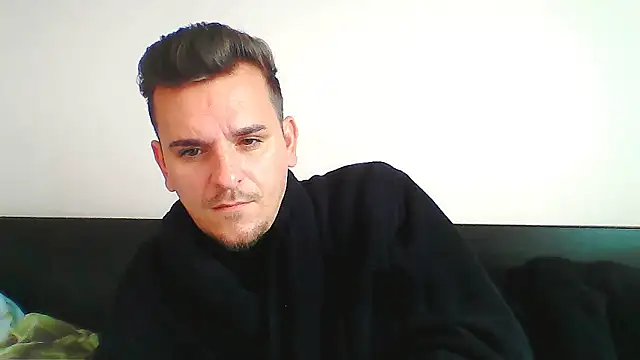 Snapshot of Huge_cock22cm chatting on 10.31.25 Huge cock22cm online show from 10.31.25