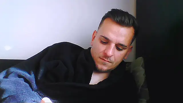 Snapshot of Huge_cock22cm chatting on 11.13.25 Huge cock22cm online show from 11.13.25