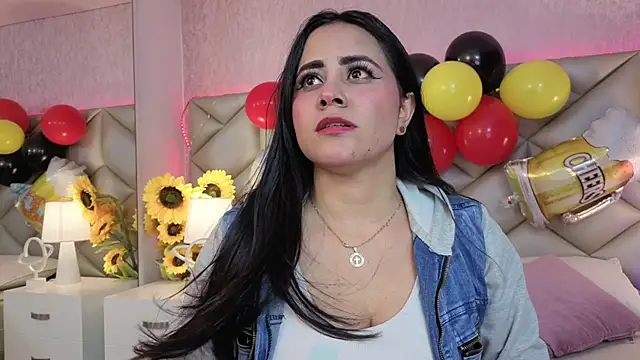 Snapshot of Brenda_Garcia chatting on 09.26.25 Brenda Garcia online show from 09.26.25