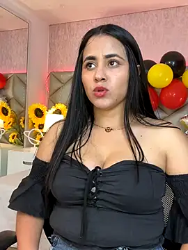 Snapshot of Brenda_Garcia chatting on 09.29.25 Brenda Garcia online show from 09.29.25