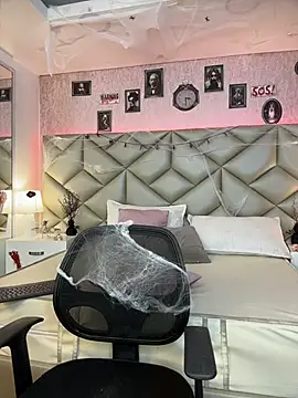 Snapshot of Brenda_Garcia chatting on 10.09.25 Brenda Garcia online show from 10.09.25