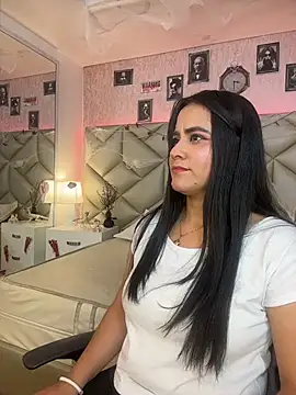 Snapshot of Brenda_Garcia chatting on 10.10.25 Brenda Garcia online show from 10.10.25