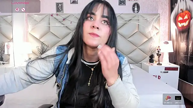 Snapshot of Brenda_Garcia chatting on 10.21.25 Brenda Garcia online show from 10.21.25