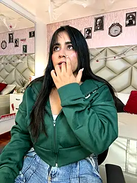 Snapshot of Brenda_Garcia chatting on 10.28.25 Brenda Garcia online show from 10.28.25