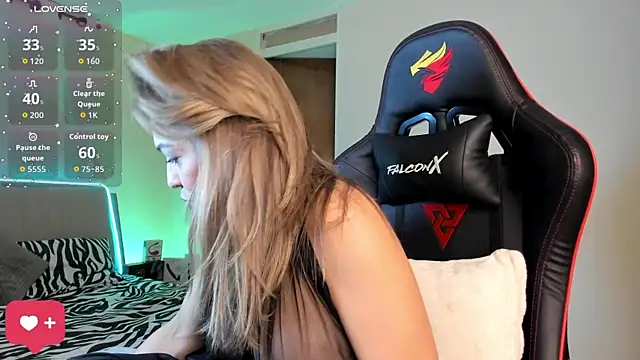 Snapshot of karimhunt chatting on 10.11.25 karimhunt online show from 10.11.25