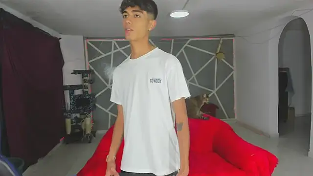 oliverhot2005 online show from 01.28.25