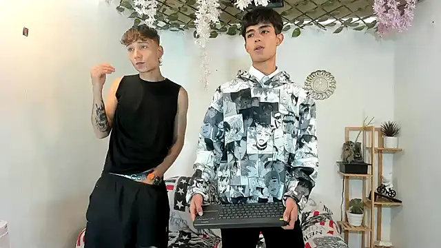 oliverhot2005 online show from 11.04.25