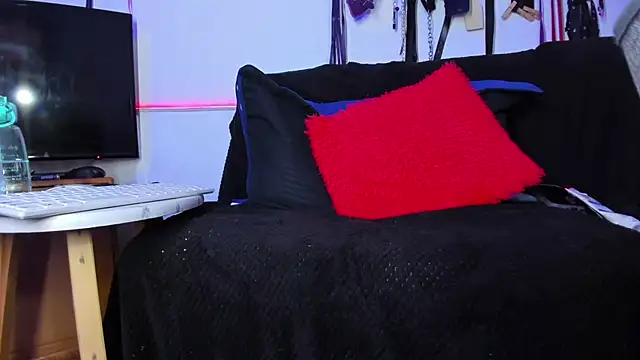 LucyStrike  online show from 02.11.26