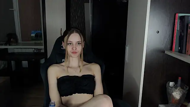Snapshot of _Sansa_stark_ chatting on 02.28.25 Sansa stark online show from 02.28.25