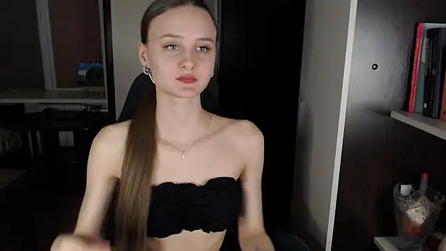Snapshot of _Sansa_stark_ chatting on 03.01.25 Sansa stark online show from 03.01.25