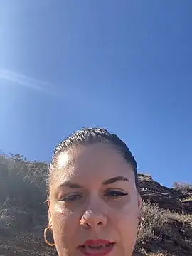 Luccreccia  online show from 10.08.25