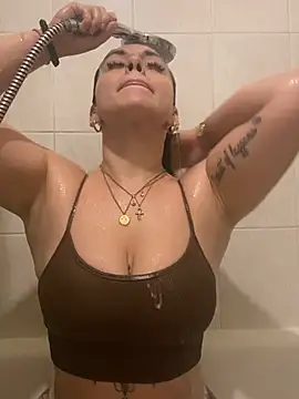 Luccreccia  online show from 02.05.26