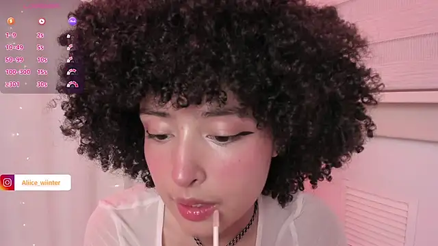 Snapshot of Alice_winter_ chatting on 06.26.26 Alice winter online show from 06.26.26