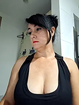 Snapshot of taalia chatting on 12.23.24 taalia online show from 12.23.24