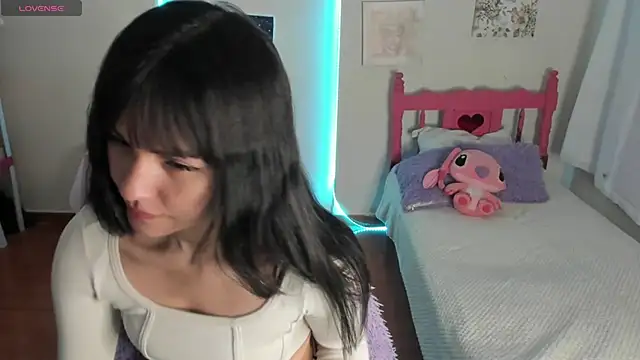 Snapshot of cute_roxy chatting on 01.20.25 cute roxy online show from 01.20.25