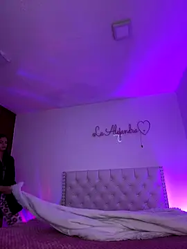 alee lenoxx online show from 12.17.25