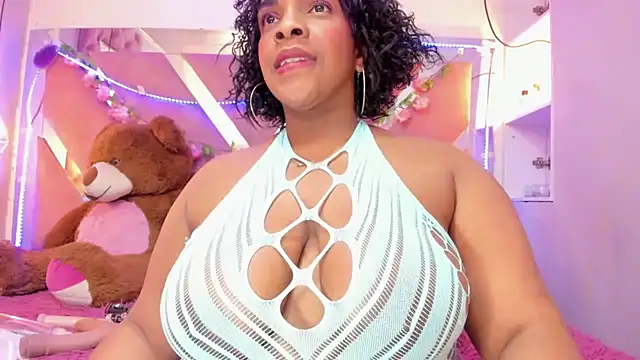 Snapshot of Scarlett-Bonnet chatting on 12.19.24 Scarlett-Bonnet online show from 12.19.24