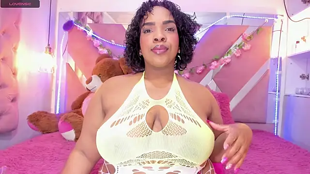 Snapshot of Scarlett-Bonnet chatting on 12.28.24 Scarlett-Bonnet online show from 12.28.24