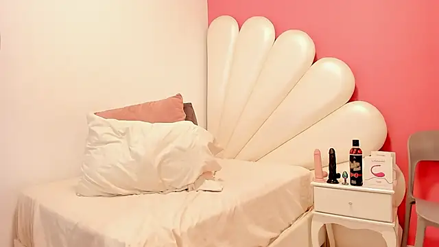 Vicky Freedom online show from 02.19.25