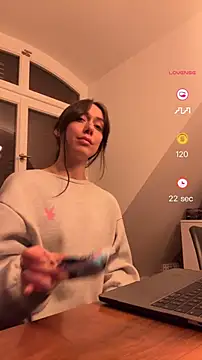 Snapshot of emiliasommer chatting on 10.01.25 emiliasommer online show from 10.01.25