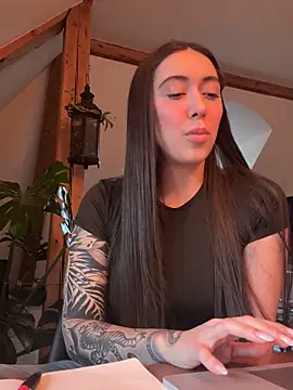 emiliasommer online show from 12.04.25