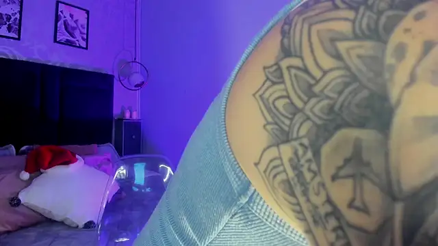 Snapshot of Hannah_Borbon chatting on 12.21.24 Hannah Borbon online show from 12.21.24