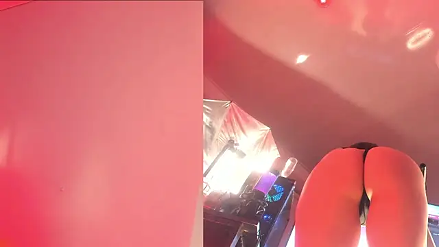 Snapshot of Hannah_Borbon chatting on 02.16.25 Hannah Borbon online show from 02.16.25