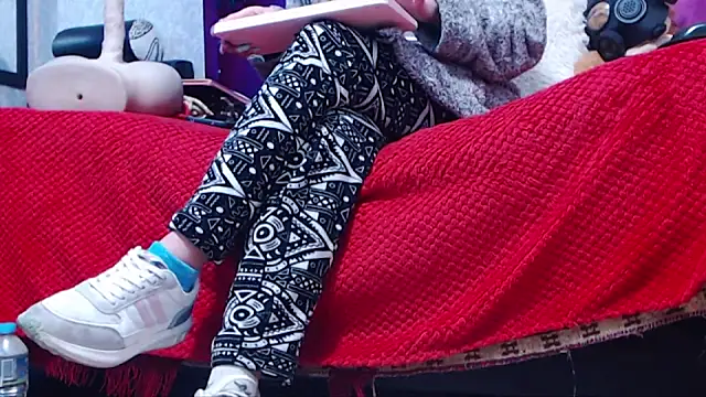 AyshaScott online show from 11.25.25