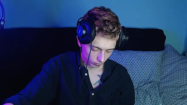 axxxturel online show from 12.12.24