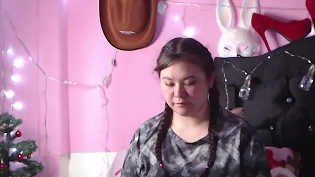 NikkiRous  online show from 12.14.24