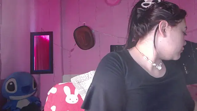 NikkiRous  online show from 11.04.25