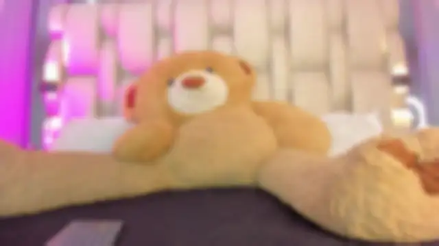 Snapshot of _LauraTaylor_ chatting on 10.15.25 LauraTaylor online show from 10.15.25