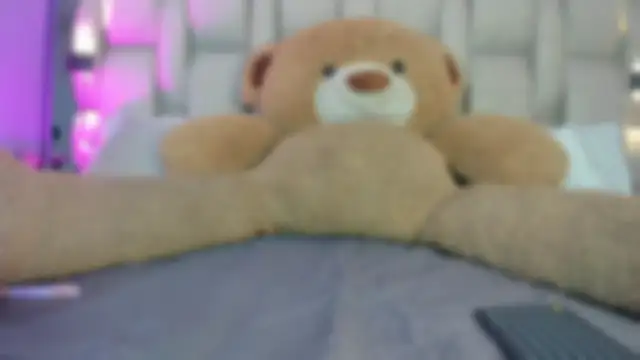 Snapshot of _LauraTaylor_ chatting on 10.20.25 LauraTaylor online show from 10.20.25