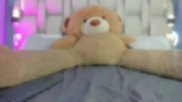 Snapshot of _LauraTaylor_ chatting on 10.21.25 LauraTaylor online show from 10.21.25