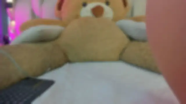 Snapshot of _LauraTaylor_ chatting on 10.27.25 LauraTaylor online show from 10.27.25