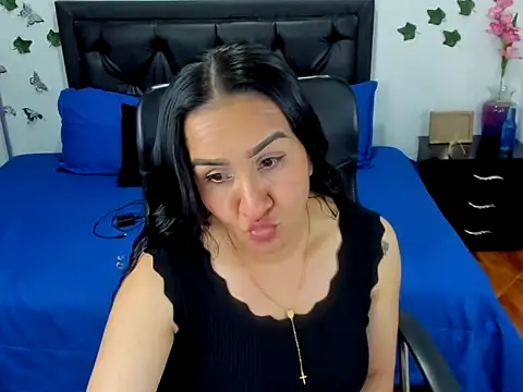 Violeta stilll online show from 10.15.25