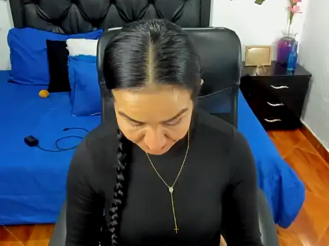 Violeta stilll online show from 10.21.25